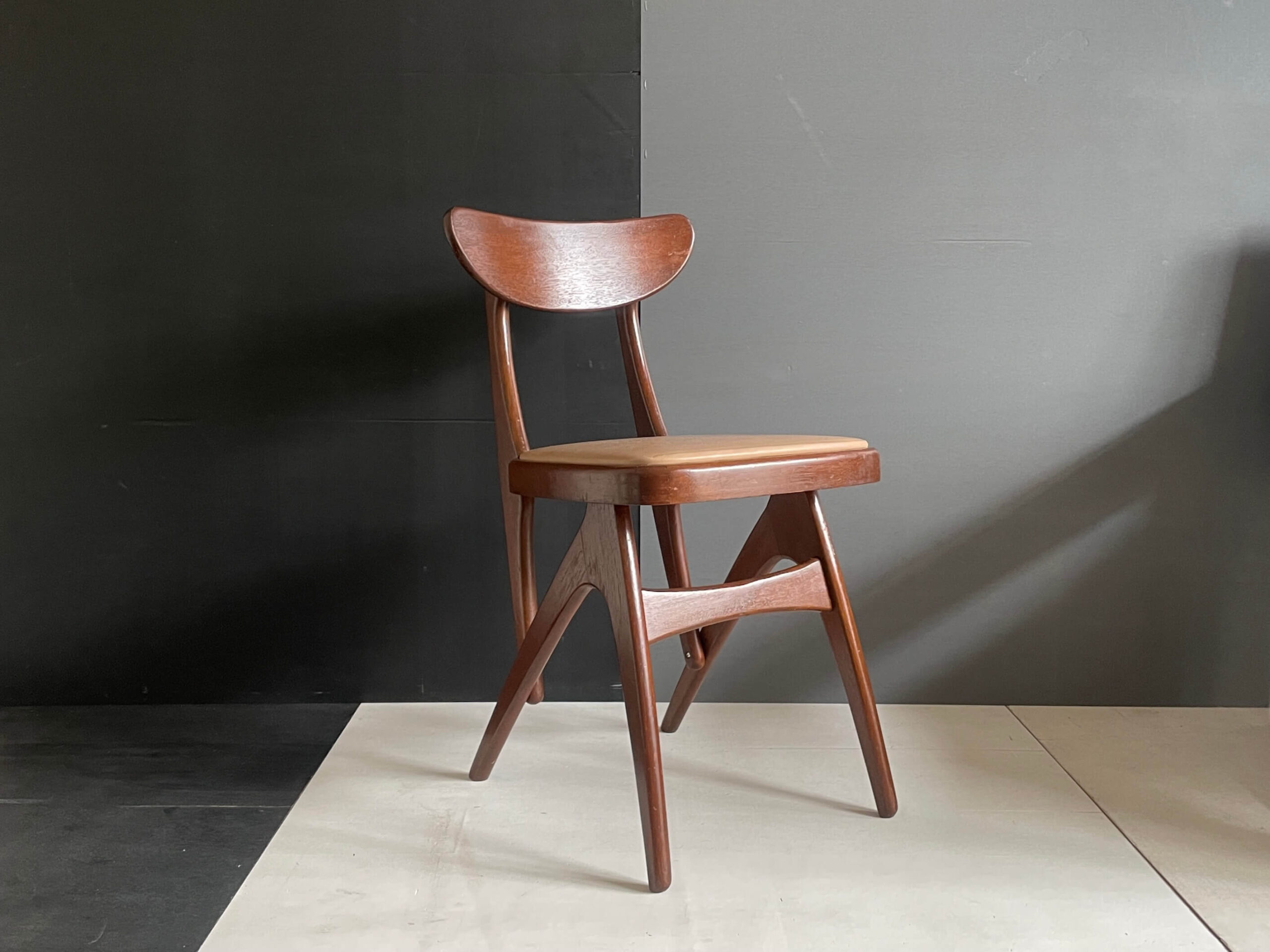 シアターベンチ３シーター TQ007196ロイズ・アンティークス