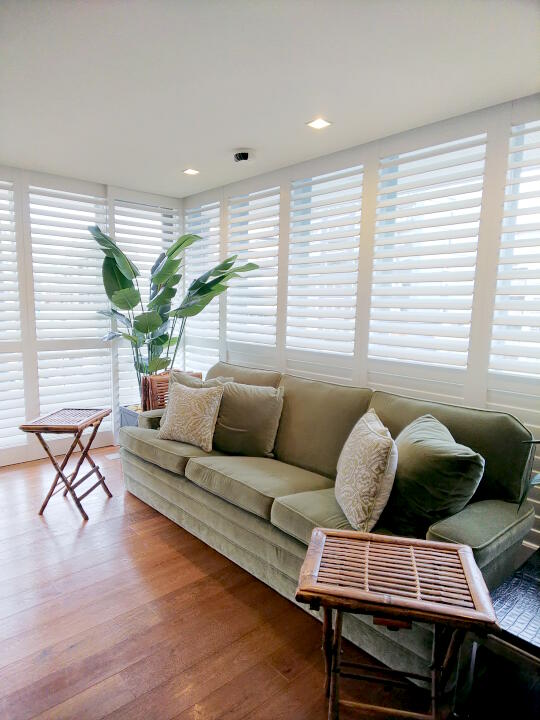 ナニック ウッドブラインド＆ウッドシャッターオーダーカーテンは東京南青山のデコラドールへDECORADOR