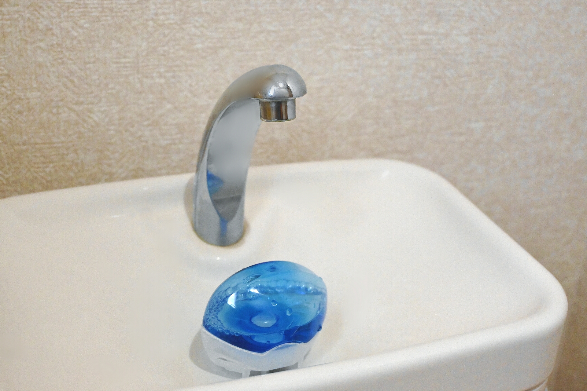 輝きが戻る トイレタンクの洗浄剤 内容量 35g×8包 トイレタンク 掃除 トイレタンク洗浄剤 トイレ洗剤 トイレタンク洗浄 トイレ掃除トイレタンク内の洗浄 サボったリング 黒カビ 雑菌 水アカ 悪臭 除菌 洗浄 消臭掃除三喜工業セット組ポイント10倍B