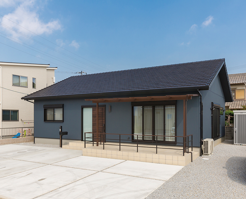 古き良き日本の美を感じることが出来る瓦屋根と白い壁の外観 - 事例写真「木香空間無垢の家～蔵～」注文住宅のハウスネットギャラリ