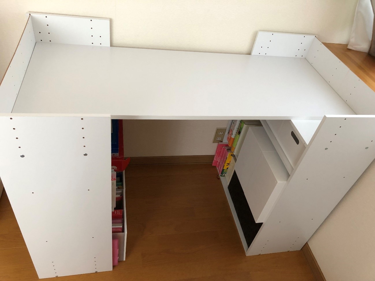 簡単30分で完成 カラーボックスでスタンディングデスクを作る方法を解説カズキナ.com