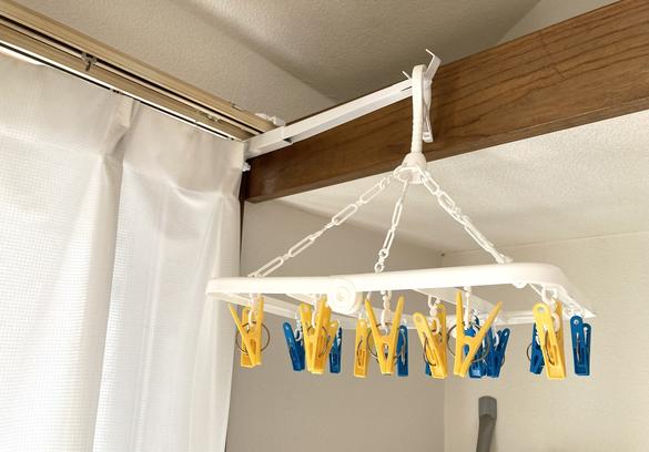 カインズさん、また便利なもん出してくれたわ！レールに付ける「天才ハンガー」部屋干しの救世主すぎるよ 購入レビュー