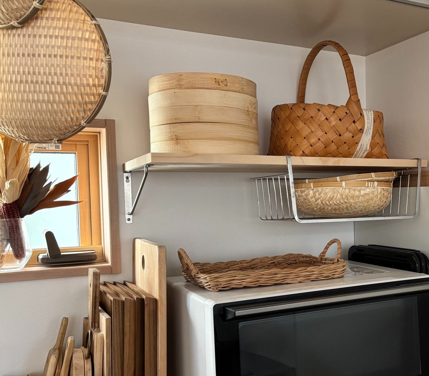 ウォールシェルフでつくる！賃貸でできるキッチンの壁面収納術
