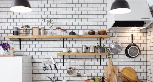 グレータイルの壁と収納たっぷりのキッチンみゆう設計室～家事育児が楽になる、主婦・母目線の家づくり