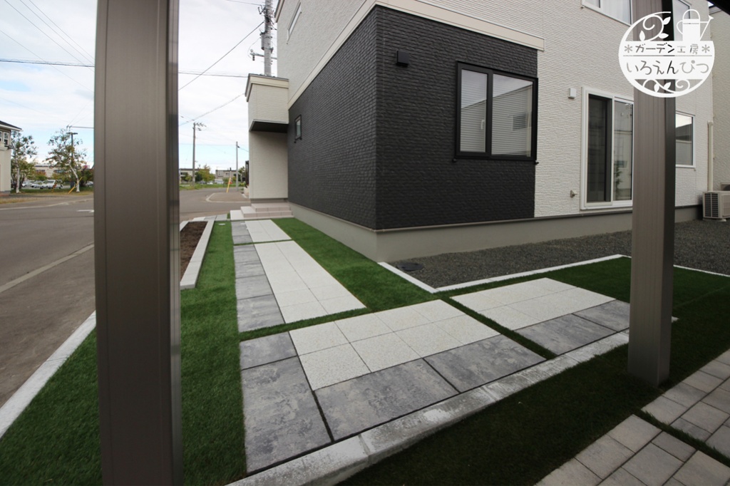 スタイリッシュな玄関アプローチ-fevecasa フェブカーサ