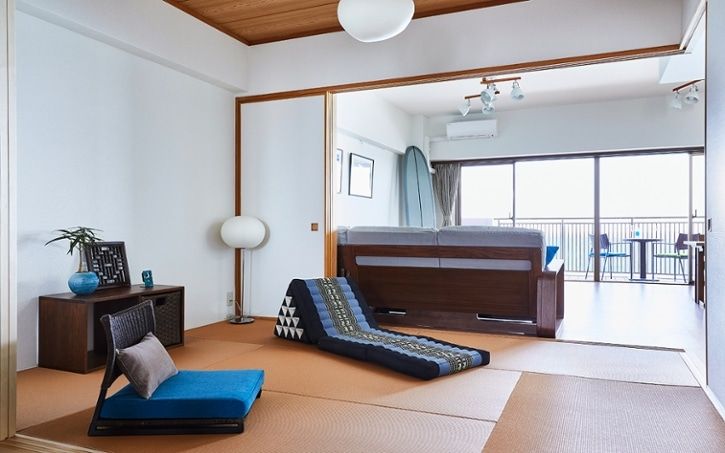 お部屋が広く見える床生活！ニトリアイテムで作るロースタイルインテリアRoomClip mag暮らしとインテリアのwebマガジン