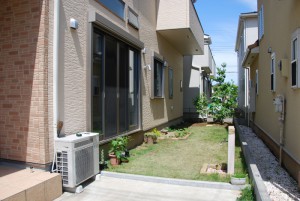 狭いスペースを情緒ある雰囲気へ。デザイン性の高い外構リフォーム外構・エクステリアのことならリバーフォレストへ！ガーデニング 外構工事 お庭 をお考えの方