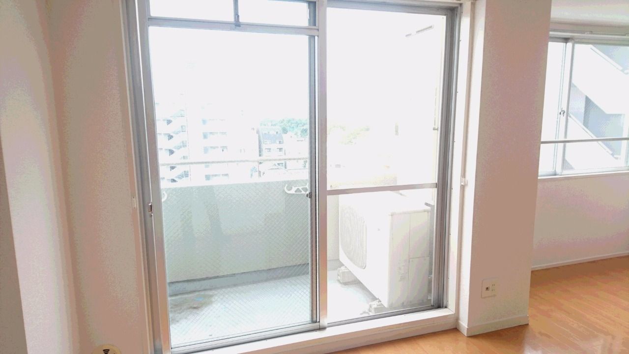 網戸に困惑！虫が侵入する？グレモンハンドルの罠ため城