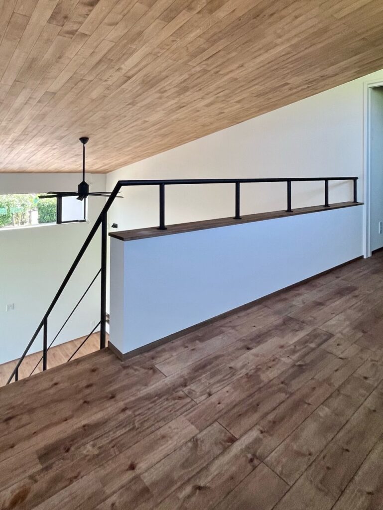 熊谷市 S様邸 階段・廊下の腰壁をOpen手摺に塩澤 克敏@OKUTA リフォーム・マンションリフォームならLOHASstudio ロハススタジオpresented by OKUTA オクタ