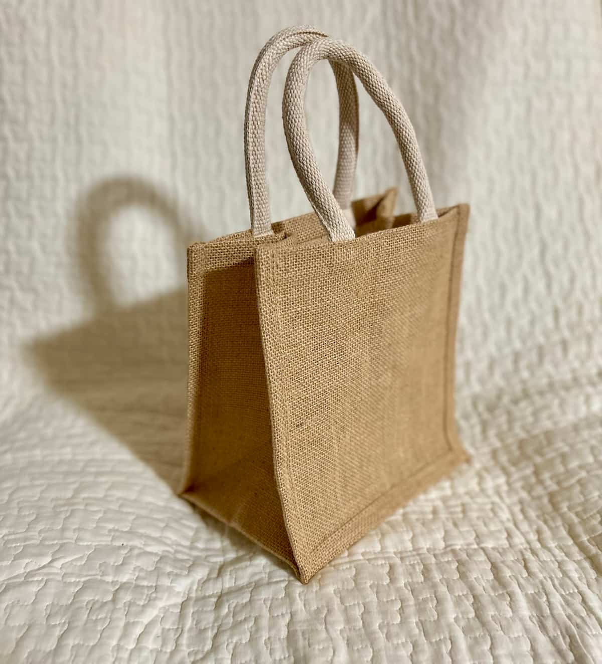 無印良品 シンプルなジュートバッグがおしゃれに大変身！今すぐマネしたい簡単リメイク♡ 暮らしニスタ ｄメニューニュース NTTドコモ