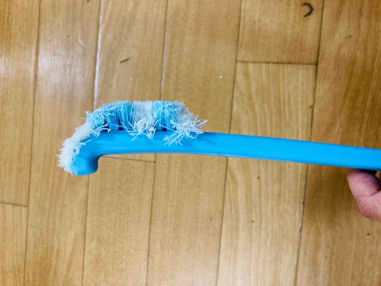 水切りかごに掛けられる排水口ブラシ 落ち落ちＶ- 100均 通販 ダイソーネットストア 公式