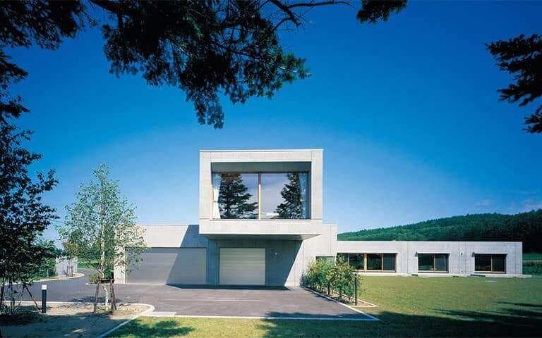 輸入住宅スタイルブック輸入住宅注文住宅外観デザイン外観ファサード夜景ガーデン経年美化夕景アンティークインテリアコーディネートアウトドアリビング住宅噴水マイホームインテリアアンティーク一戸建てレンガ積みの家建築