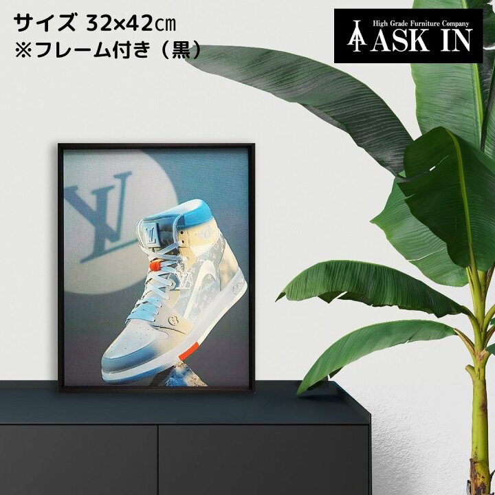 スニーカー集めが趣味の旦那様の書斎。壁には木毛セメントを使用し、ラフに仕上げた。くふうイエタテ