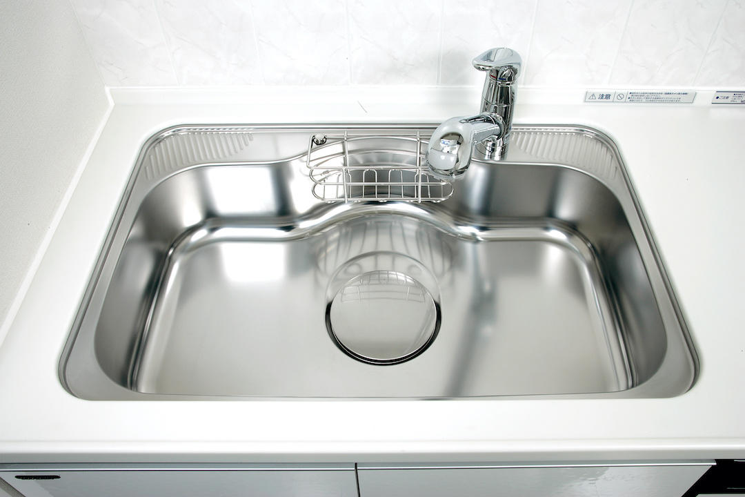 Kitchen counterTough stains on stainless steelHow to make it so cleanit reflects light - YouTube