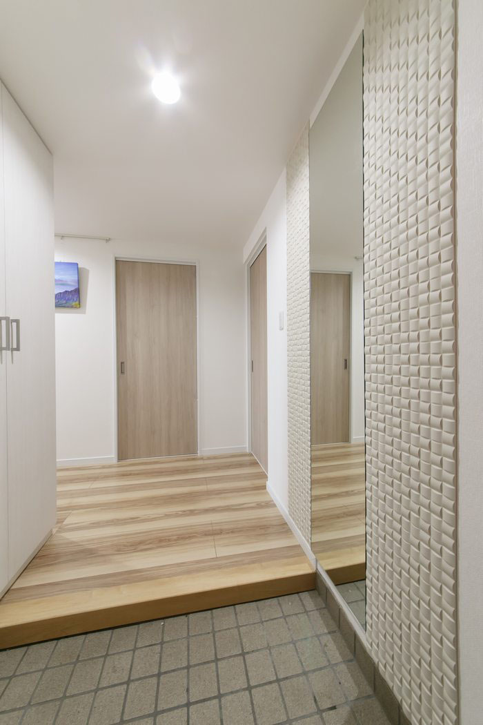 エコカラットを玄関に鏡をつけました東京のフロアコーティング・エコカラット専門店が開設しているブログ