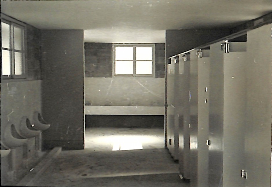 昭和の廃墟 トイレ - No: 23684623写真素材なら「写真AC」無料 フリー ダウンロードOK