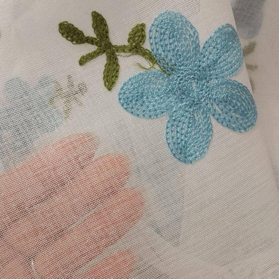 草花の周りをひらひらと舞う蝶の刺繍 北欧デザインのレースカーテンイメージから探す,北欧1cm単位で注文できるカーテン専門店RitzCurtain