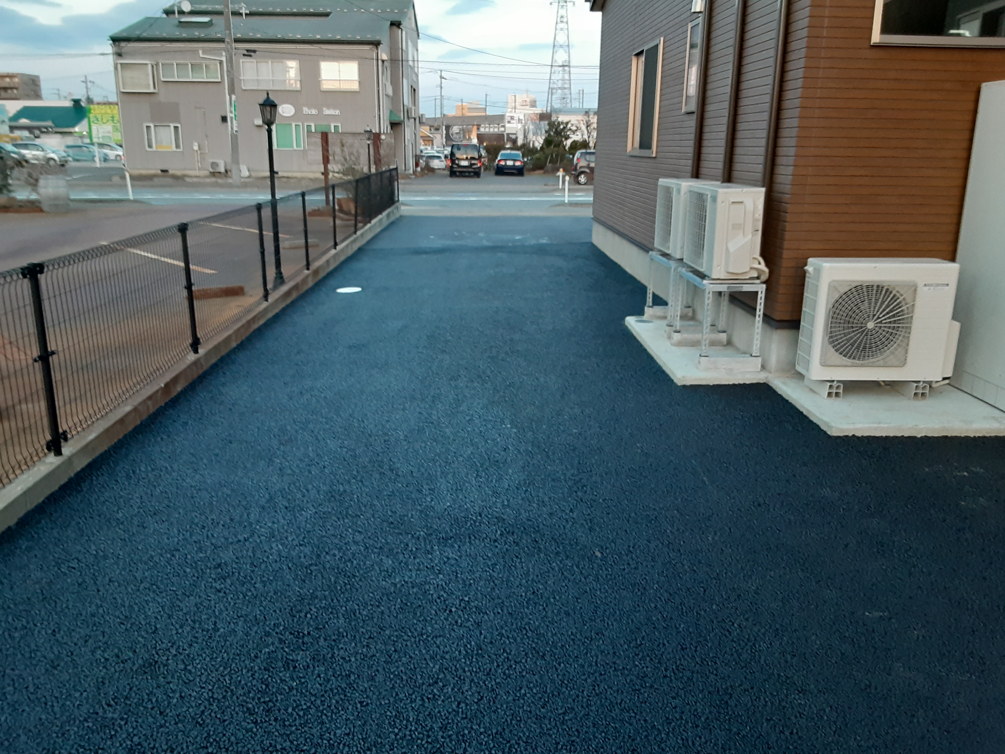 カラーコンクリートでお庭としても見栄えする駐車スペース工事アイディアいっぱいお庭ブログ