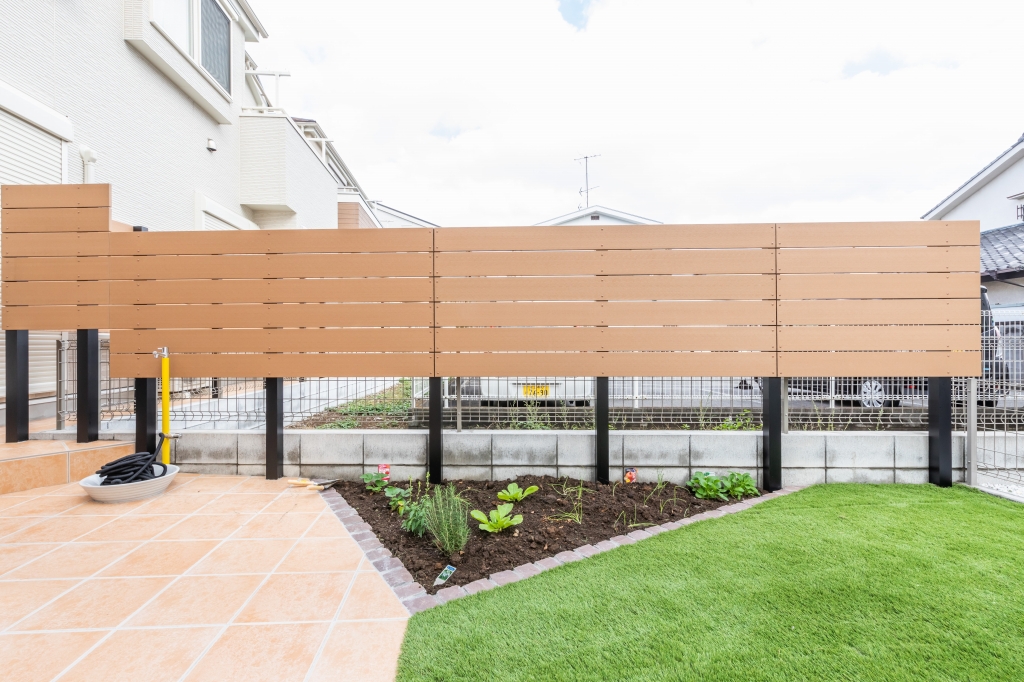 リピートご依頼。境界ブロックフェンス工事埼玉県越谷市のエクステリア、外構、造園工事はe-エクステリア英建