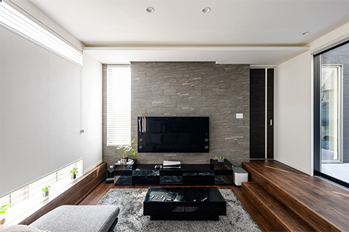 テレビ上の窓はどうすべき？眩しくならない適切なレイアウトとは –お役立ちコラム郡建設ブログ・コラム千葉・茨城の注文住宅ならワールドハウス建てて良かった。そう思える家