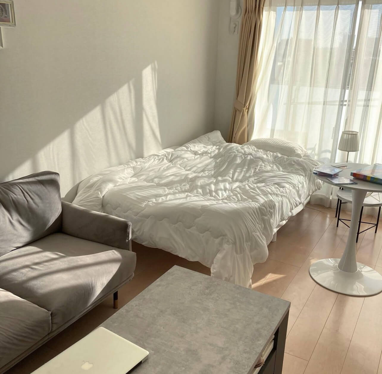 8畳1Kのレイアウト例を男女別で紹介！使いやすい部屋に模様替えするコツも解説 – RASIK ラシク 家具・インテリア専門店