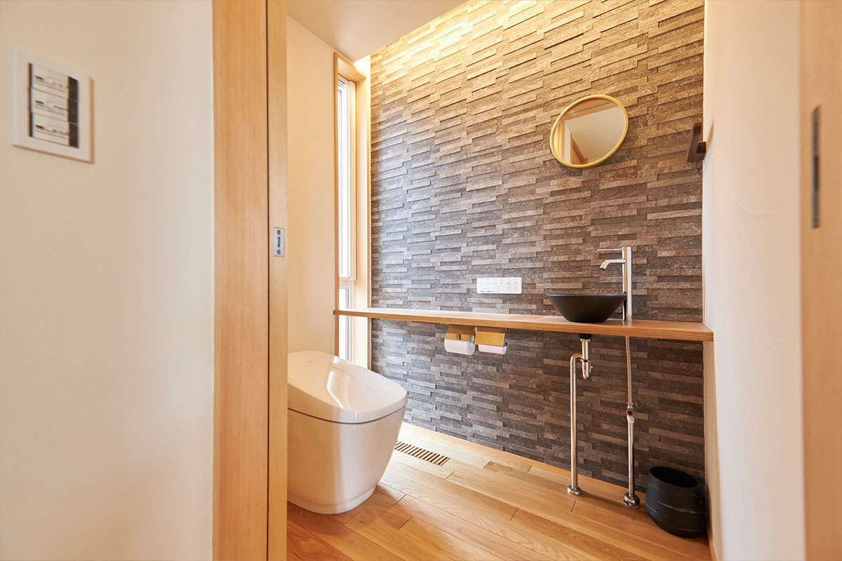 エコカラットを貼る時に壁紙は剥がす？剥がさない？LIXIL・プロ・DIYerの意見を徹底調査！メリット・デメリットまとめ