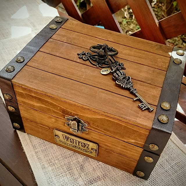 こんにちは、なないろの扉です！ @nanaironotobira2 今日はセリアのグッズ3点まとめてご紹介します。当たり前すぎる使い方で面白みがないですが、可愛くて個人的にはお気に入りです♪私はいまだに100均でディズニーデザインのものが買えるのが不思議で仕方ないと思って