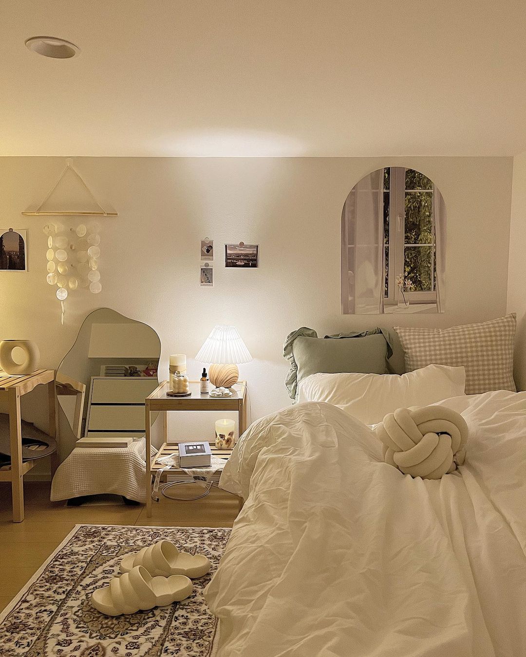 韓国風のおしゃれ部屋を作りたい女子必見！一人暮らしの女子部屋を韓国風インテリアに - オーダー家具、インテリア通販のアーネインテリア 公式