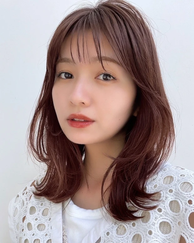 2025年秋 30代に似合うローレイヤーの髪型 ヘアカタログ・ヘアスタイルミディアム を探す- OZmall ビューティ