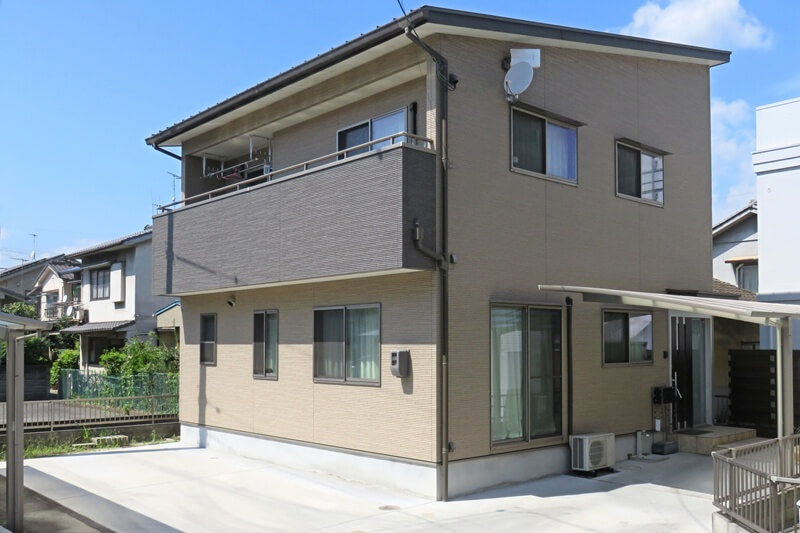 駐車場から玄関アプローチまで屋根を設置。ぬれずに室内へ│岐阜県岐阜市リフォーム・リノベーションRobin ロビン