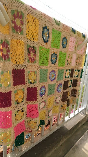 かぎ針編みブランケット模様６ Crochet Blanket Pattern リビングマット、こたつ掛け、クッションカバーにも！Crochet andKnitting Japan - YouTube