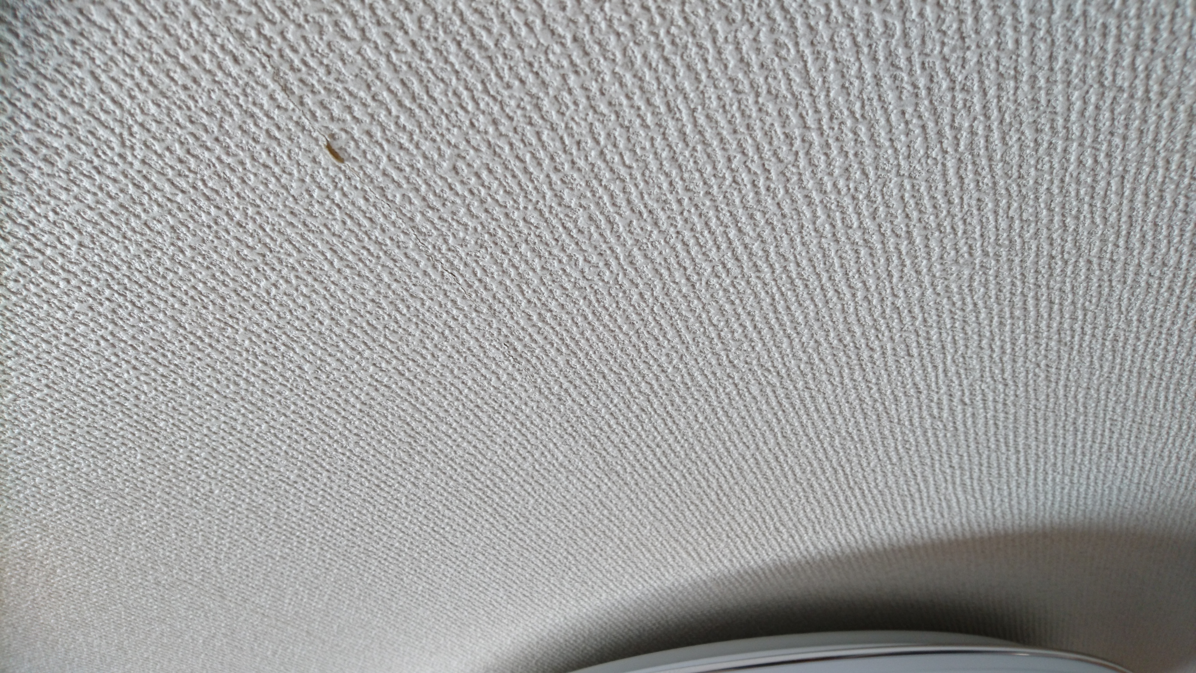 壁のヒビ割れはどうしても生じてしまいますシティハウス産業株式会社