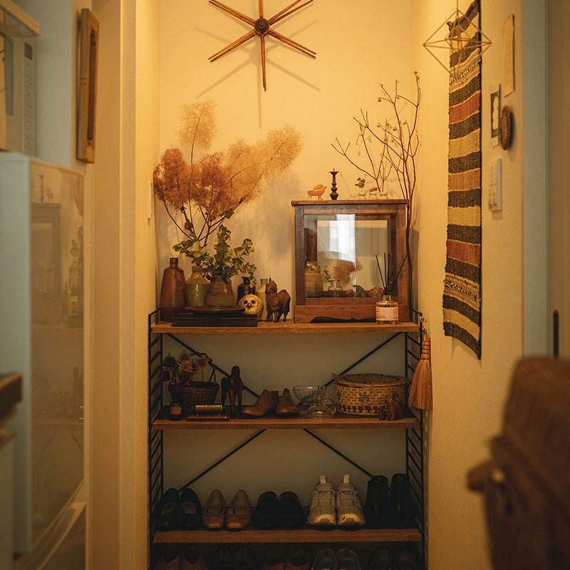 狭い玄関でも収納力アップできるアイデア5選！広く見せるコツやおすすめ収納 - DAIKEN