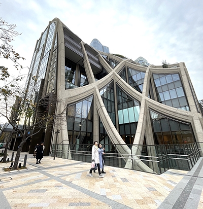 街、社会、ビル、未来、テクノロジー、集合、複数、密集、並ぶ、近未来的、近未来都市、街並み、ビル、都会的、建物、将来、新しい、成長、成功、開発、上昇、創造、建設、矢印、上がる、目指す、カラフル、透明感、賑やか- イラスト作品紹介イラスト＆写真のストック