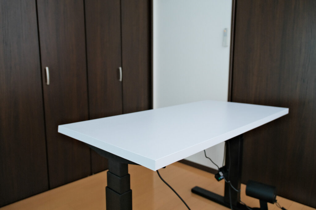 家具DIY リメイクしたデスクの天板にカッティングシートを貼りました築30年のおうち シニア世代 DIYチャレンジ