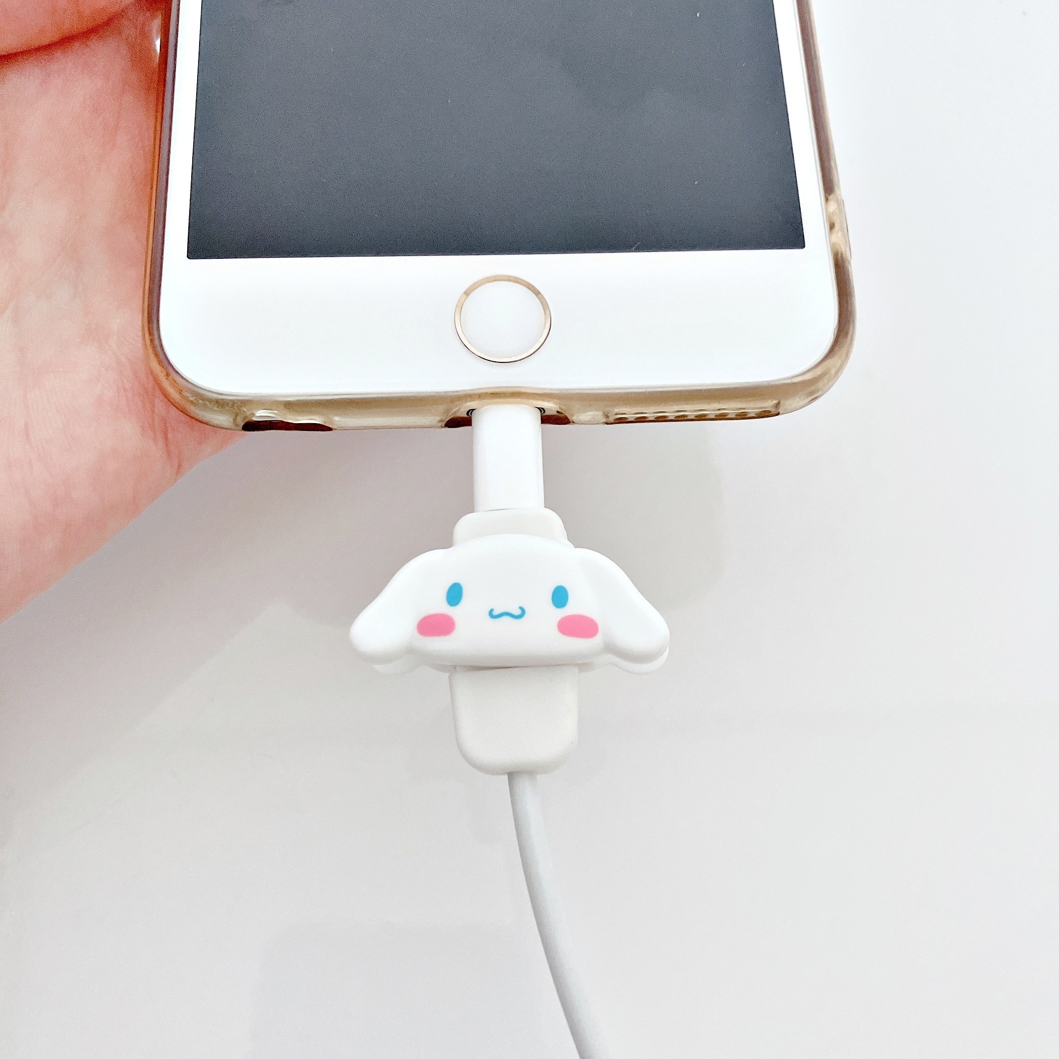 セリア購入品 充電姿までかわいいなんて ！サンリオの「iPhoneケーブルを守ってくれるグッズ」が救世主すぎた！ 使用レビュー