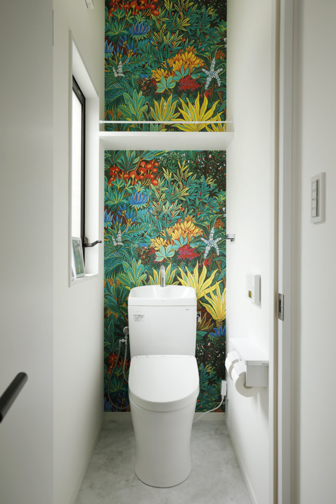 アクセントクロスで爽やかトイレリフォーム実例TOTO株式会社