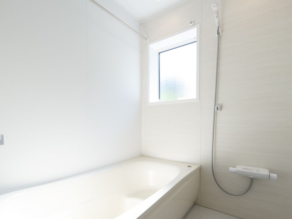 お風呂に大きな窓をつけたいけど防犯上心配な方へ七尾のマジメシャチョー 明星光紀