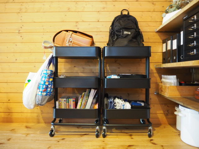 ランドセル収納ラック タワー キャスター付き 2段 タワー ホワイト ブラック フック付き ランドセルラック ワゴン リュック 子供部屋 リビングダイニング 収納雑貨 教科書 おしゃれ シンプル yamazaki モノトーン おしゃれ ボックス 北欧 リュック 本 楽譜 すき間収納