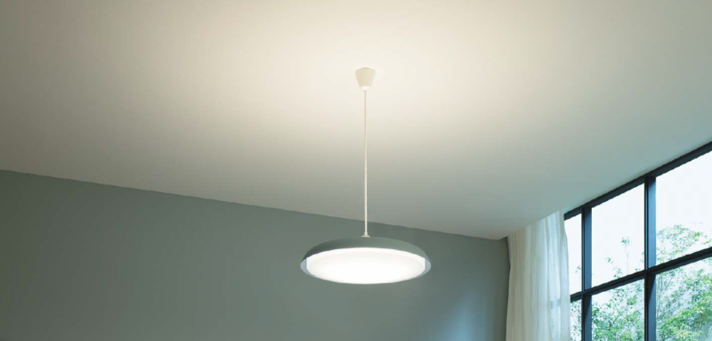 勾配天井のリビング 実例集 照明や天井高選びのポイントも解説茨城県の輸入住宅 四季彩建設