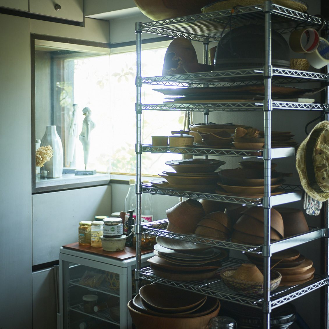 48平米の住まいに「食器棚」は不要。50代夫婦ふたり暮らしの食器収納の工夫ESSEonline エッセ オンライン