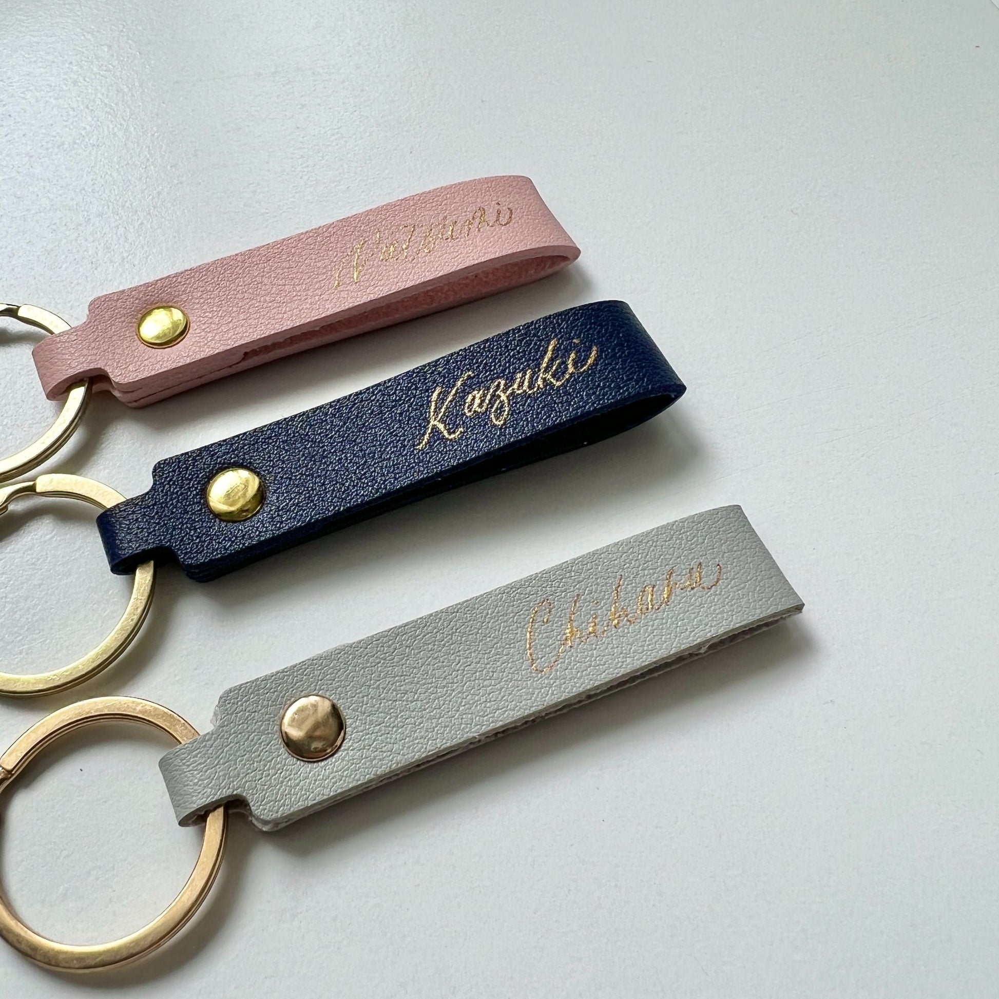 1個から購入可能」ゴールド・シルバーアクリル席札 長方形 レザーベルト・ボールチェーン