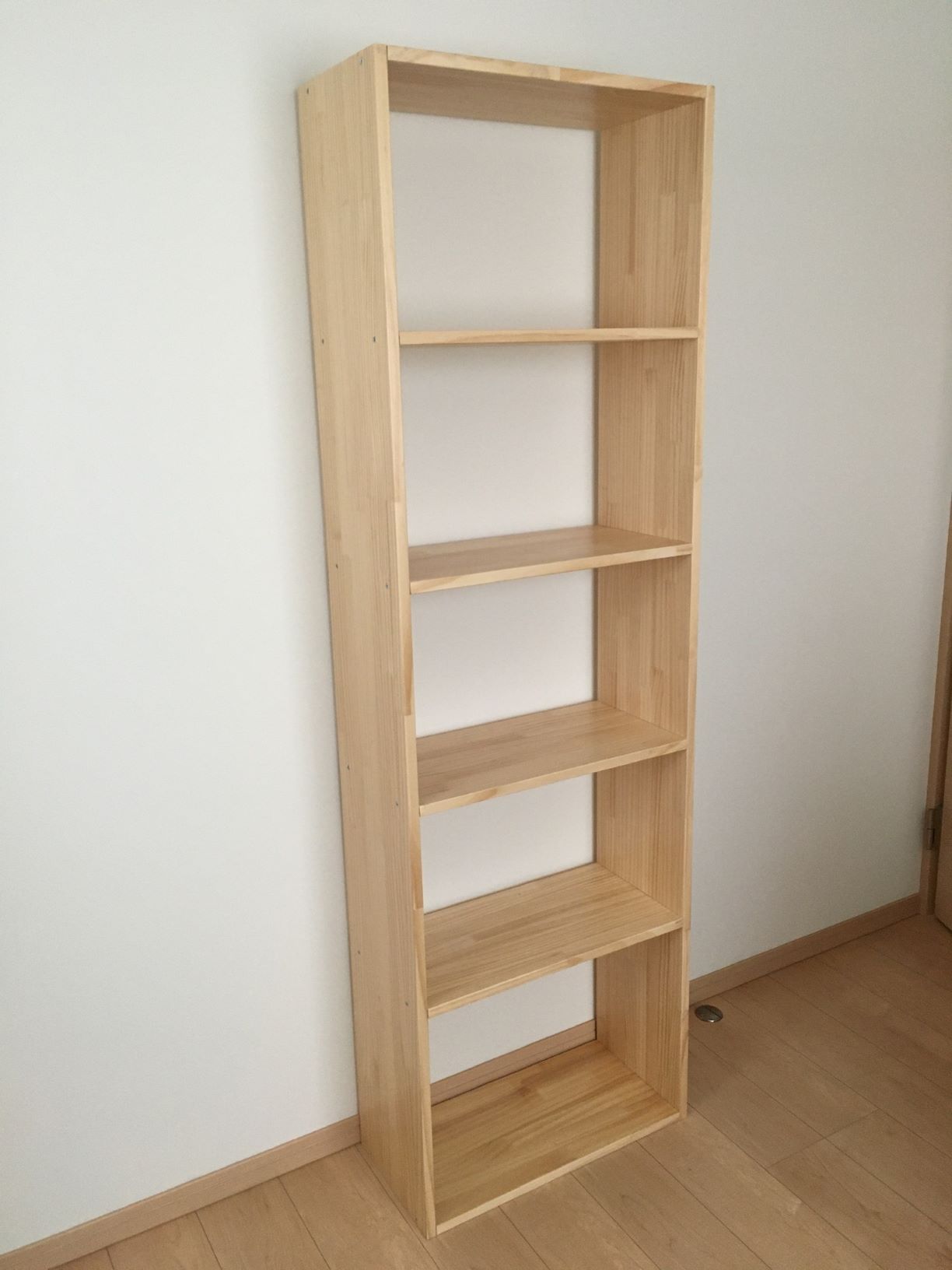 DIY 壁ぴったりの「本棚」を自作しよう！木材は1×8 ワンバイエイト だけの簡単シンプル設計 作り方rooms19