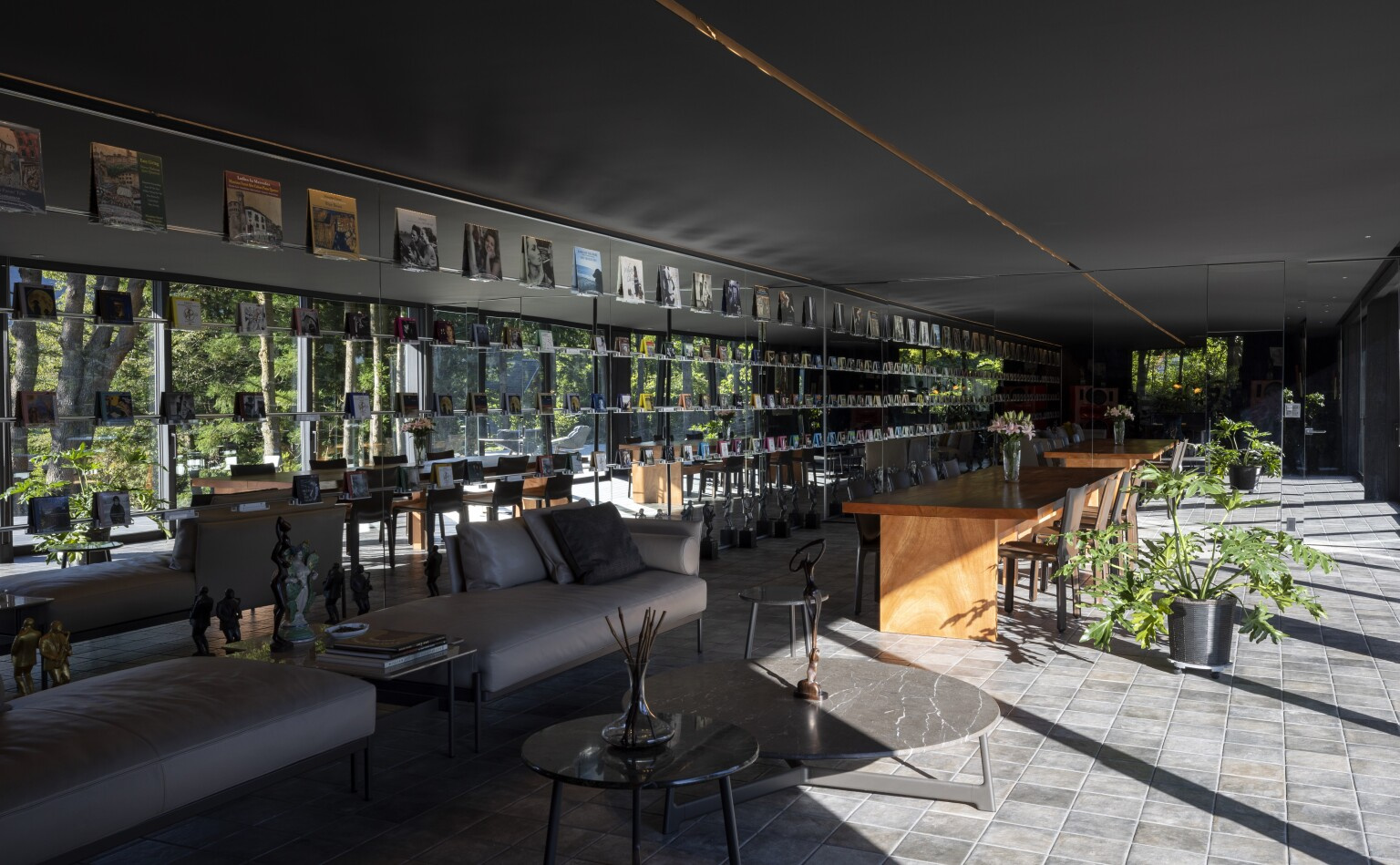 この外観にこの内観！豪華目な現代版にリノベされた古民家 - 物件ファン