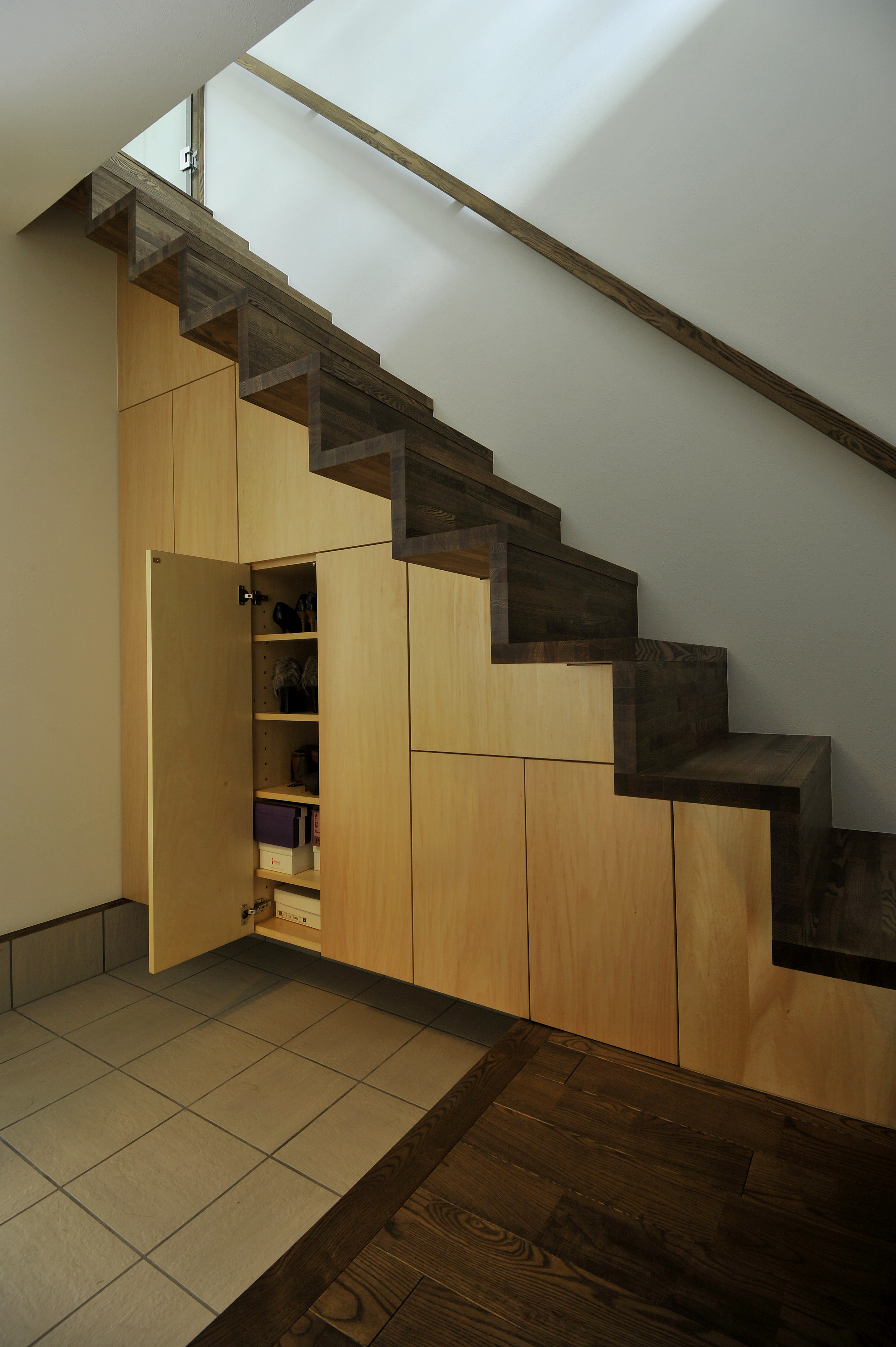 玄関収納を諦めて作った階段下収納を見直しました。゜+.☆simple-ism☆.+ ゜心地良い暮らしのために♡