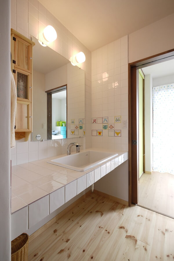 楽天市場 タイル タイルシール キッチン シール付き 壁 貼るだけ 耐熱 防水 DIY タイルシート カウンター 台所 トイレ 洗面所 水回り 玄関レンガ 地下鉄 NYタイル おしゃれ ニューヨーク ブルックリン サブウェイタイル メトロタイル 黒 白 ホワイト ベルゲンワッフル