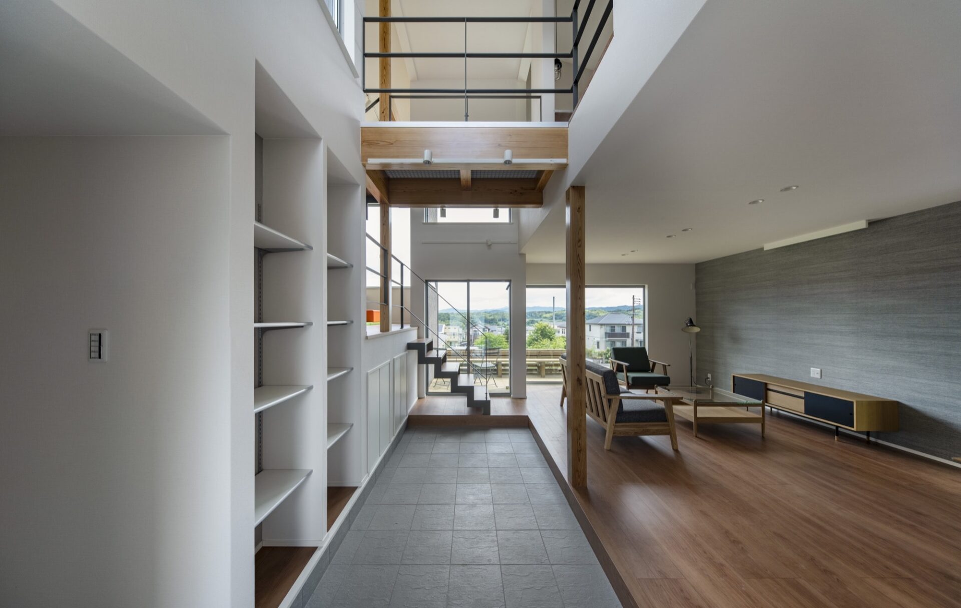 窓なしの玄関が暗い？リフォームで明るい玄関へ！福岡でリフォームなら株式会社トラストホーム