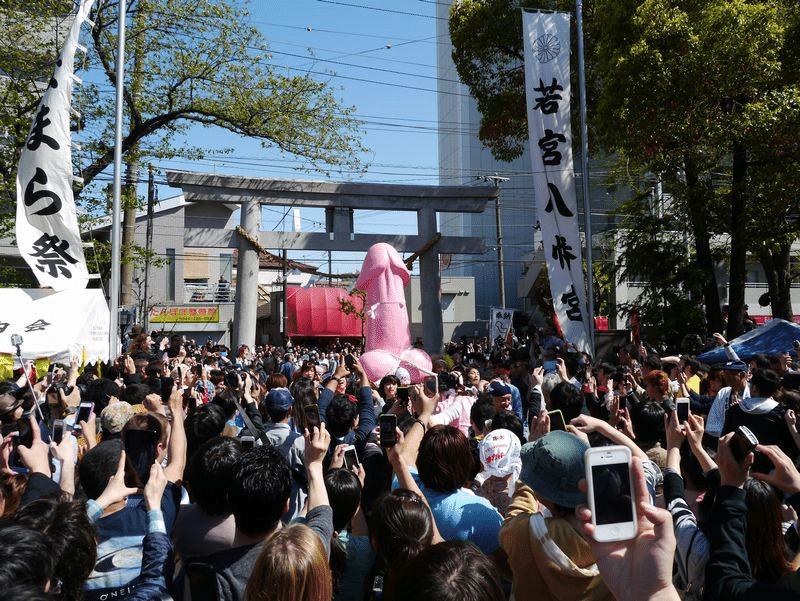 画像多数】日本有数の奇祭「かなまら祭り」開催！ 男根が練り歩く様子は予想よりもはるかに「カオス」だった |