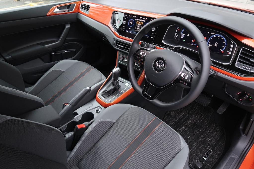 ポロ フォルクスワーゲン プレミアムエディションナビパッケージ DBA-6RCJZ 10102052の画像中古車のガリバ