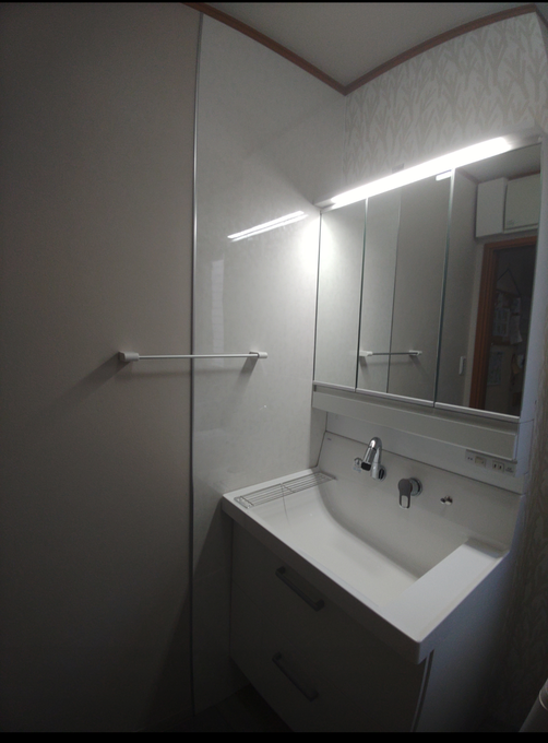 洗面所にキッチンパネルって実際どう？よくあるメリットとデメリット間取り迷子